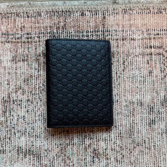 Gucci Leather Passport Holder - Picture 1 of 5